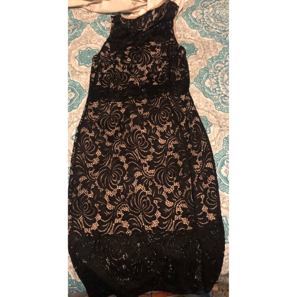 Dresses - Picture 3 of 5